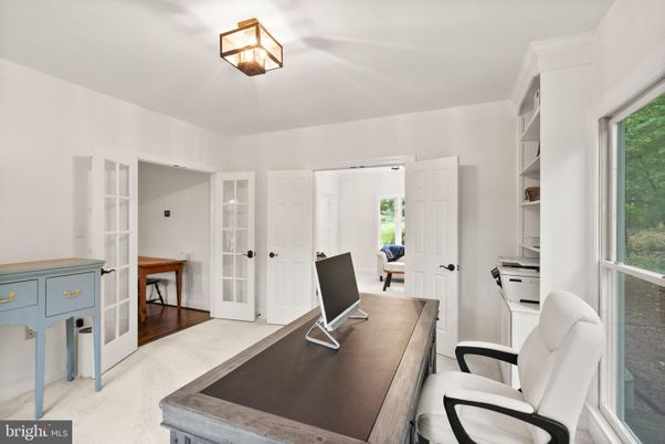 Home Office, Interior