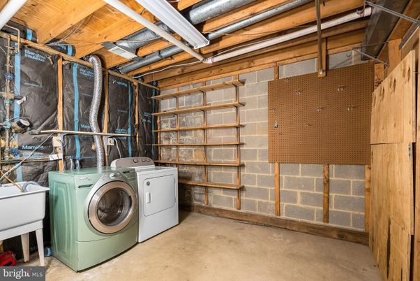 Interior, Washer, Wooden Beams, Wooden Walls