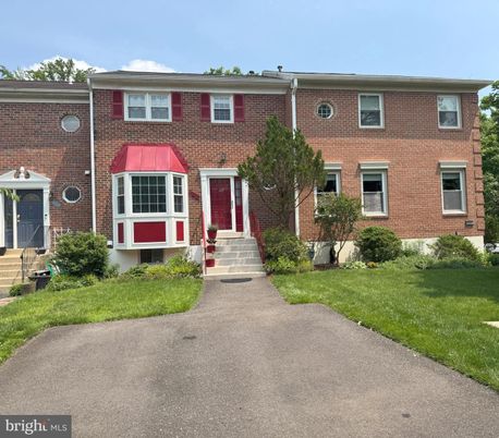 Exterior, Facade, Brick Facade, Georgian