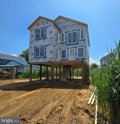 Backyard, Exterior, Facade, Queen Anne Victorian