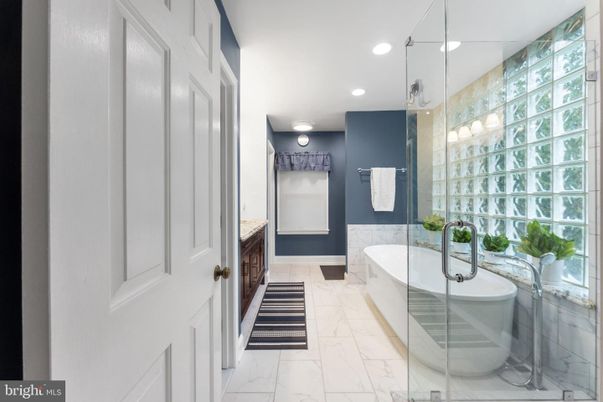 Bathroom, Dual Sink Vanities, Free Standing Baths, Interior, Marble, Recessed Lighting