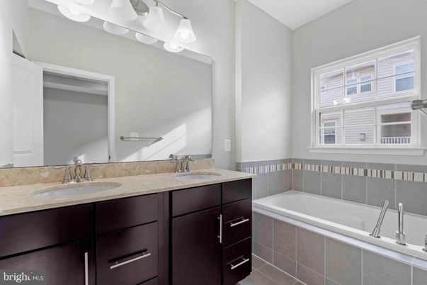 Bathroom, Dual Sink Vanities, Interior