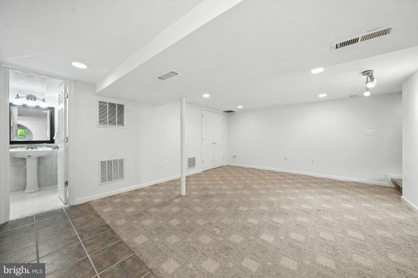 Empty room, Interior, Recessed Lighting