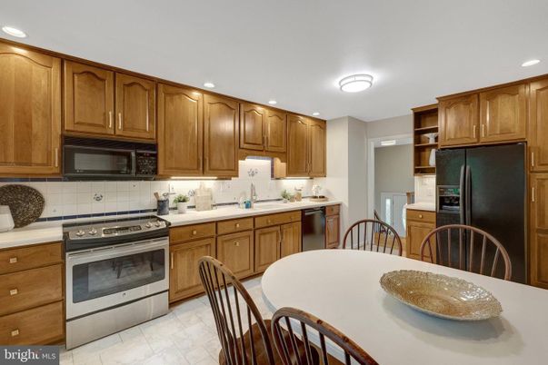 Dining room, Interior, Kitchen, Recessed Lighting, Stainless Steel Appliances