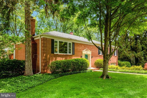 Exterior, Facade, Brick Facade, Raised Ranch