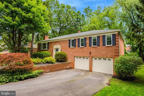 Attached, Exterior, Facade, Brick Facade, Raised Ranch