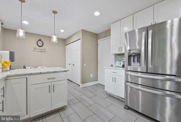 Interior, Kitchen, Pendant Lights, Recessed Lighting, Stainless Steel Appliances