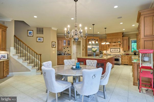 Chandelier, Dining room, Interior, Kitchen, Pendant Lights, Recessed Lighting, Stainless Steel Appliances