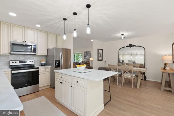 Dining room, Interior, Kitchen, Pendant Lights, Recessed Lighting, Stainless Steel Appliances, Wood Texture Flooring