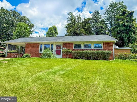 Exterior, Facade, Brick Facade, Ranch