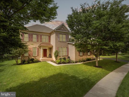 Backyard, Exterior, Facade, Brick Facade, Georgian