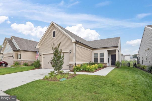Attached, Exterior, Facade, Ranch