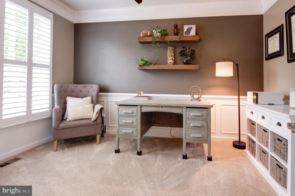 Home Office, Interior
