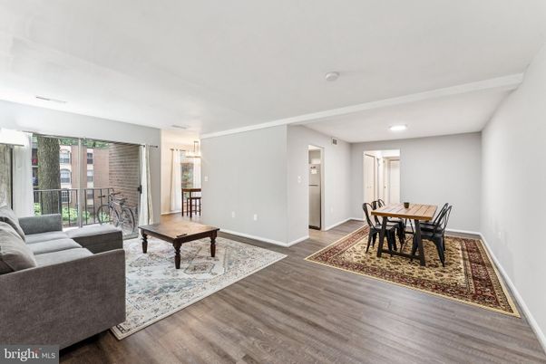 Dining room, Interior, Living room, Pendant Lights, Recessed Lighting, Wood Texture Flooring