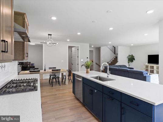 Dining room, Interior, Kitchen, Living room, Pendant Lights, Recessed Lighting, Stainless Steel Appliances, Wood Texture Flooring