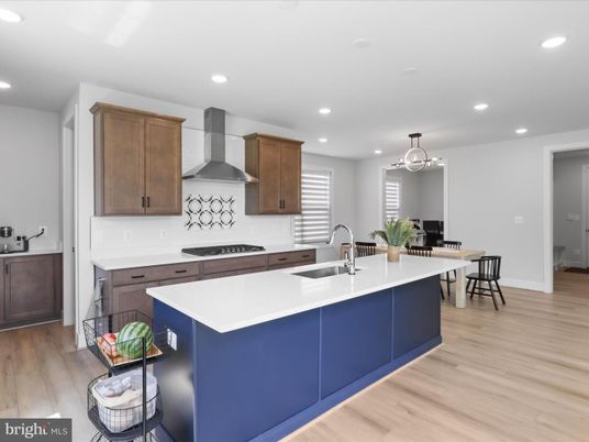 Dining room, Interior, Kitchen, Pendant Lights, Recessed Lighting, Wood Texture Flooring