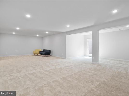 Empty room, Interior, Recessed Lighting