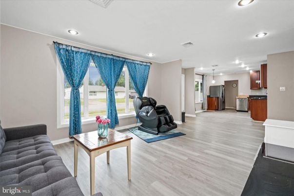 Fireplace, Interior, Kitchen, Pendant Lights, Recessed Lighting, Wood Texture Flooring