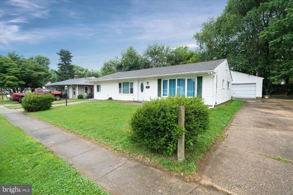 Backyard, Exterior, Facade, Ranch