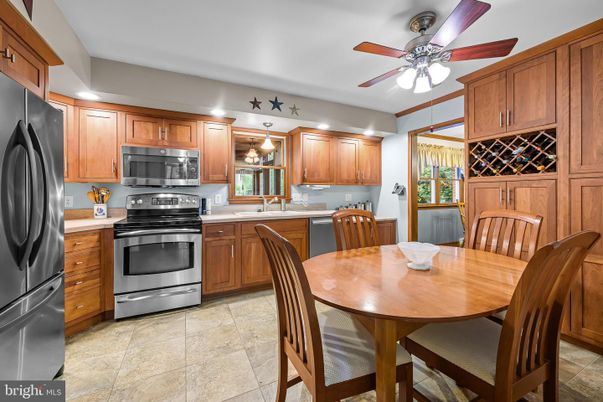 Dining room, Interior, Kitchen, Recessed Lighting, Stainless Steel Appliances