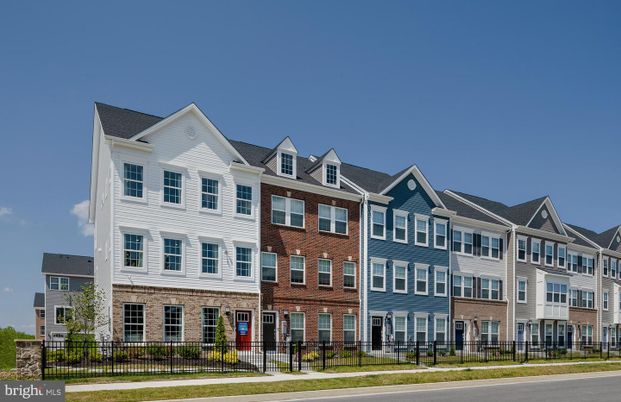 Exterior, Facade, Brick Facade, Rowhouse
