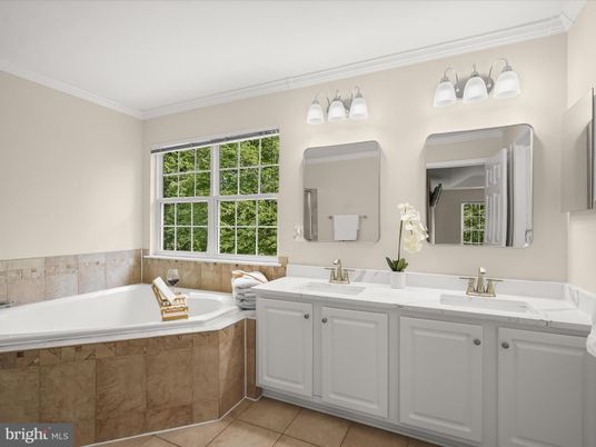 Bathroom, Dual Sink Vanities, Interior