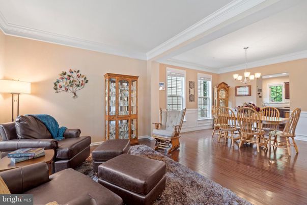 Chandelier, Dining room, Interior, Living room, Wood Texture Flooring