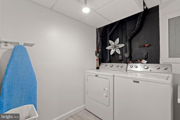 Interior, Utility Closets, Washer, Wood Texture Flooring