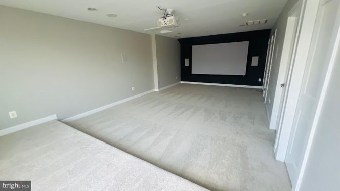 Empty room, Interior, Projection Screen