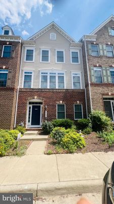 Exterior, Facade, Brick Facade, Rowhouse