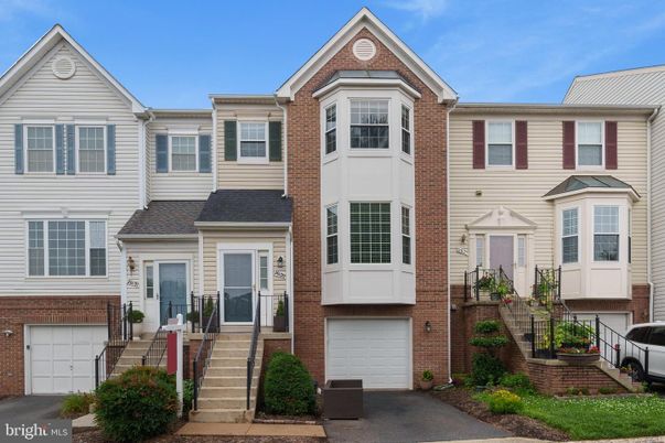 Attached, Exterior, Facade, Brick Facade, Rowhouse