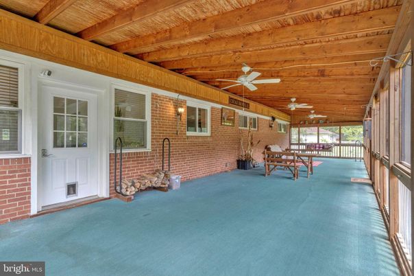 Empty room, Interior, Stone Walls, Wooden Beams, Wooden Ceilings