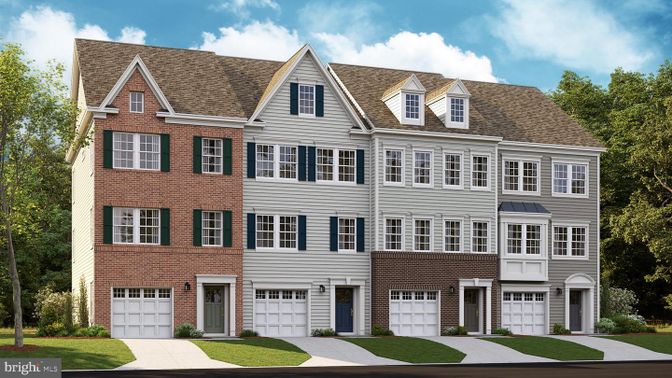 Attached, Exterior, Facade, Brick Facade, Georgian