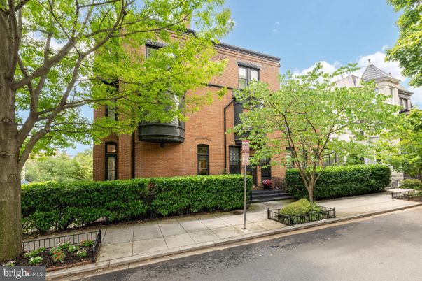 Exterior, Facade, Brick Facade, Rowhouse