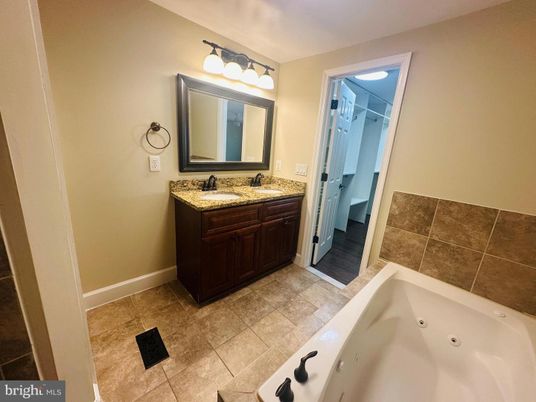 Bathroom, Dual Sink Vanities, Interior