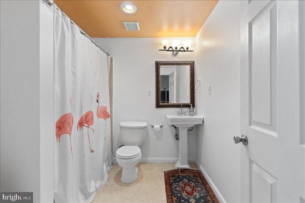 Bathroom, Interior, Recessed Lighting