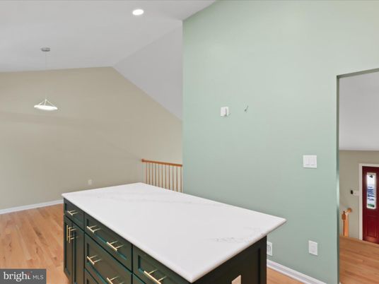 Interior, Pendant Lights, Recessed Lighting, Wood Texture Flooring