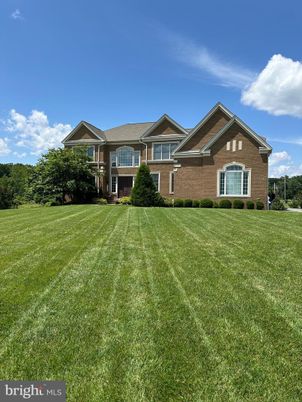 Backyard, Exterior, Facade, Brick Facade, Brick Traditional
