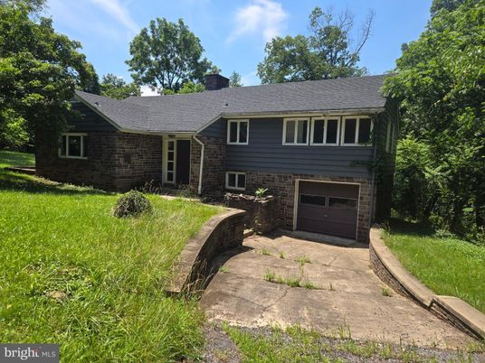 Attached, Exterior, Facade, Brick Facade, Split Level