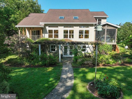 Exterior, Facade, Cape Cod