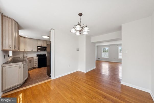 Chandelier, Interior, Kitchen, Stainless Steel Appliances, Wood Texture Flooring