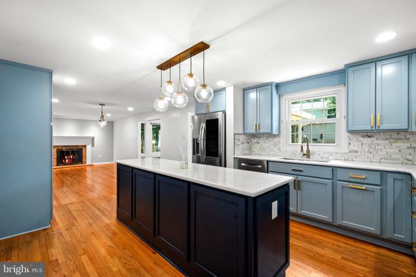 Fireplace, Interior, Kitchen, Pendant Lights, Recessed Lighting, Wood Texture Flooring