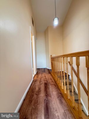 Interior, Pendant Lights, Wood Texture Flooring