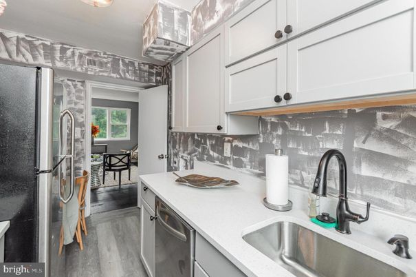 Dining room, Interior, Kitchen, Stainless Steel Appliances, Wood Texture Flooring
