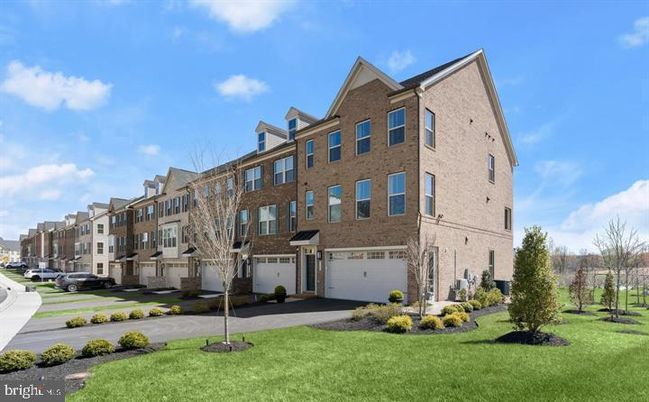 Attached, Exterior, Facade, Brick Facade, Rowhouse