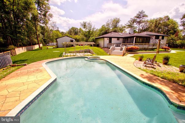 Exterior, Pool