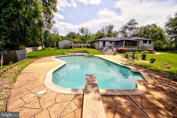 Exterior, Pool
