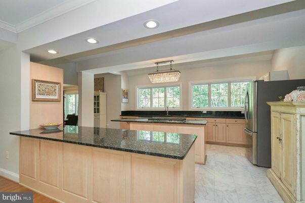 Chandelier, Interior, Kitchen, Marble, Recessed Lighting