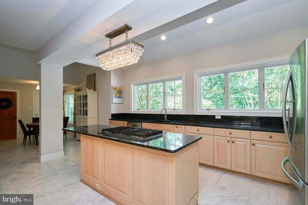 Chandelier, Dining room, Interior, Kitchen, Marble, Recessed Lighting