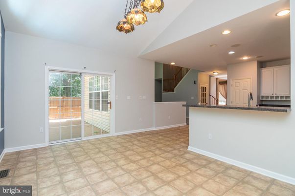 Empty room, Interior, Pendant Lights, Recessed Lighting